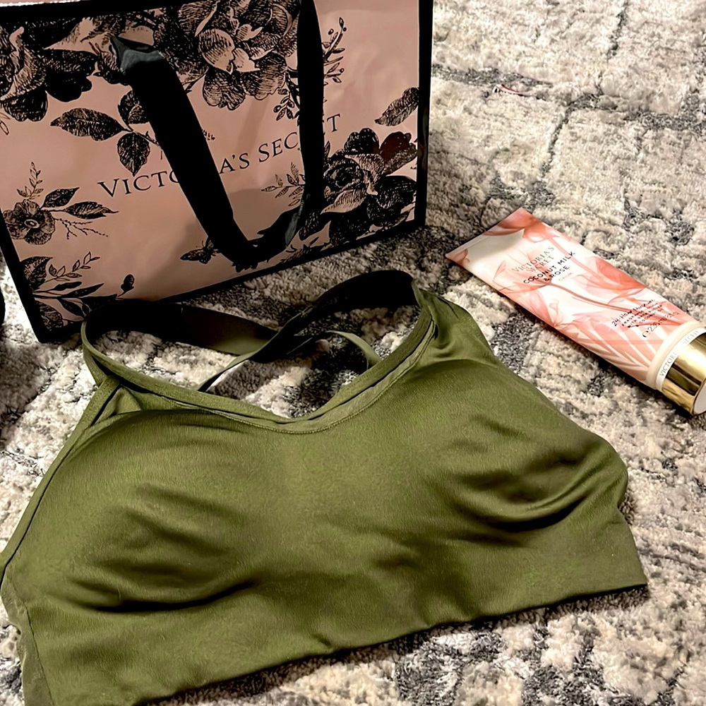 VICTORIA SECRET PINK UTLIMATE HIGH IMPACT SPORTS BRA